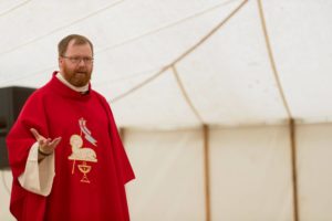 Fr Alan Neville MSC celebrates the Pentecost Mass at Youth 2000 2017, Scotland Youth 2000 Scotland, Youth 2000 Retreat,, Youth 2000 2017, Youth 2000 UK, Youth 2000 Festival, people enjoying Youth 2000, MSC Vocations, MSC Missions, Missionaries of the Sacred Heart, MSC priest, missionary priest, missionary priesthood, youth festival, youth festival UK, Fr Alan Neville MSC