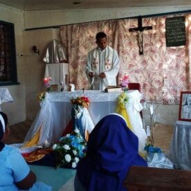 JuniorateBetioCommunity_2_FeastOfOurLadyOfTheSacredHeart_May2021_DaughtersOfOurLadyOfTheSacredHeartKiribatiProvince_Facebook