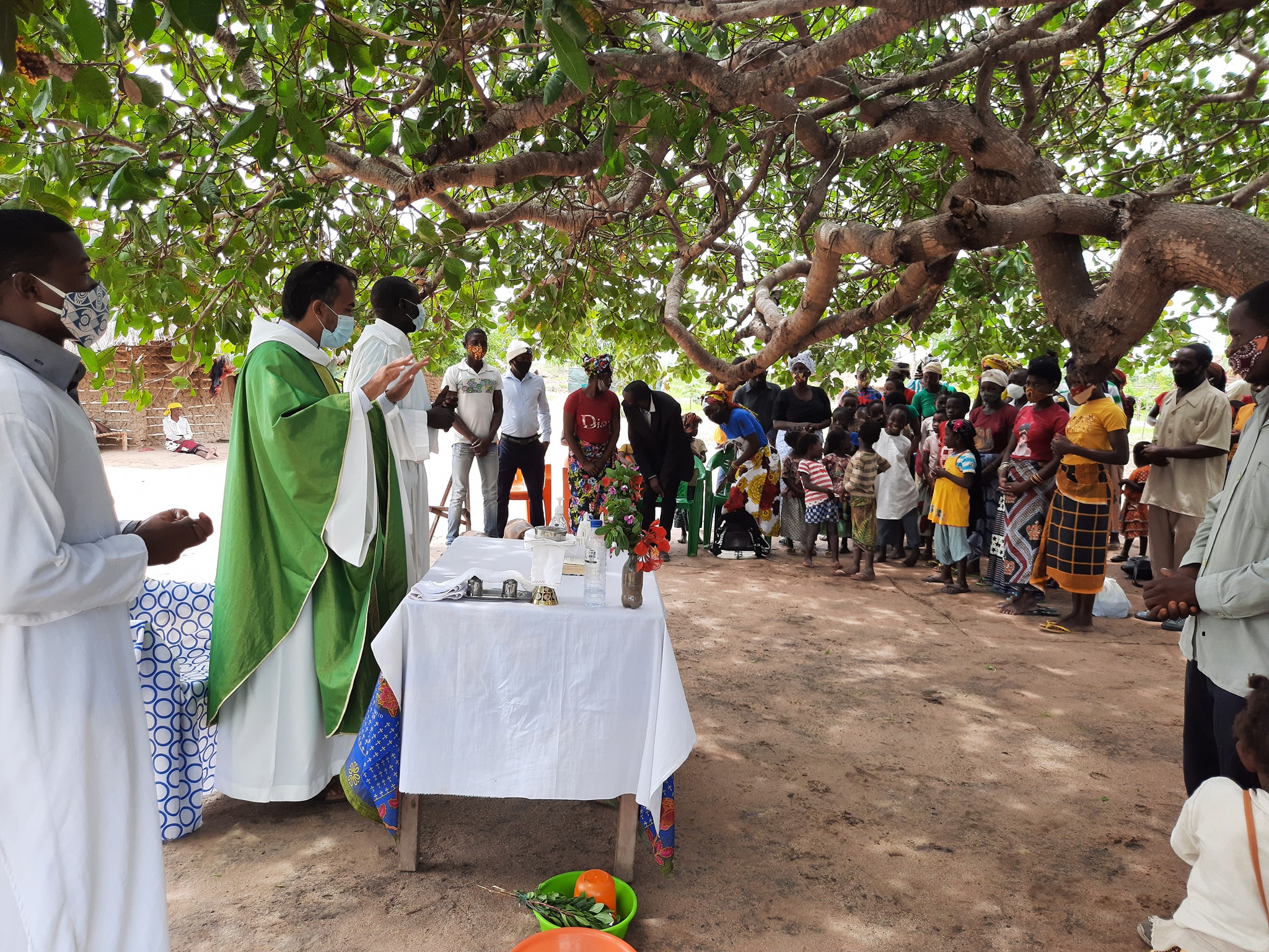Celebrating the sacraments: A joyful day in Metuge, Mozambique