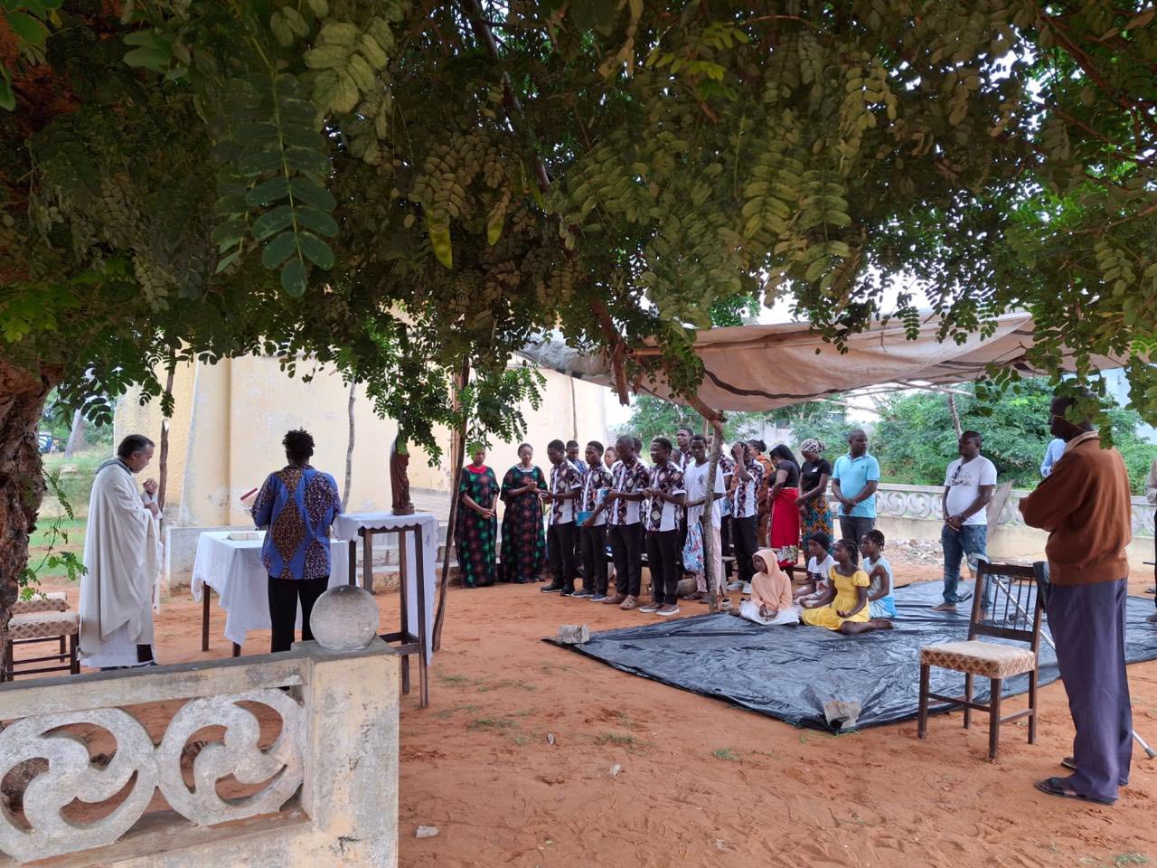Summer prayer in Mozambique 