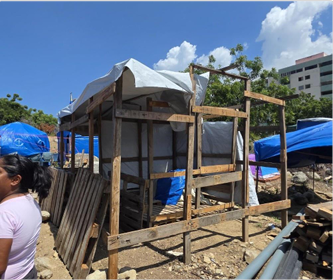 Construction of provisional modules with pallets: Progressive construction of temporary housing and sanitary modules using wood and pallets to improve the dignity of families.