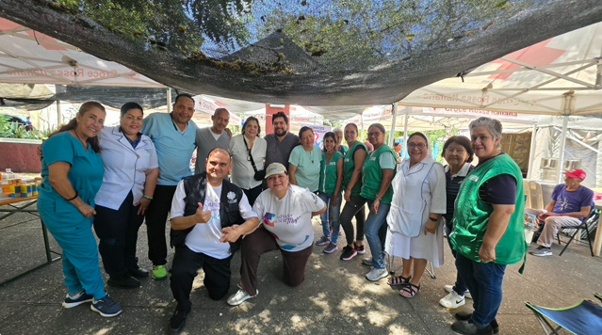 Multidisciplinary team of medical specialists, Cáritas volunteers, religious sisters, and healthcare staff assembled at Padre Machado Square.